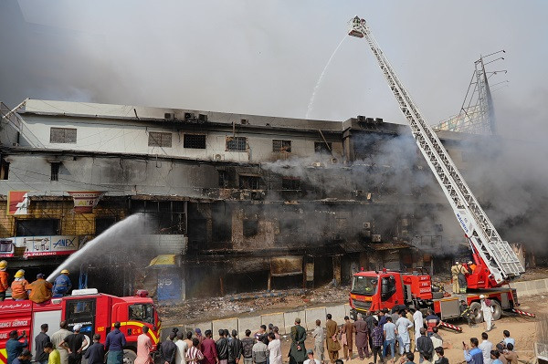 Karachi shopping plaza fire