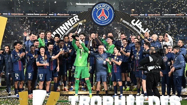 PSG's players celebrate with the trophy after winning the Trophee des Champions