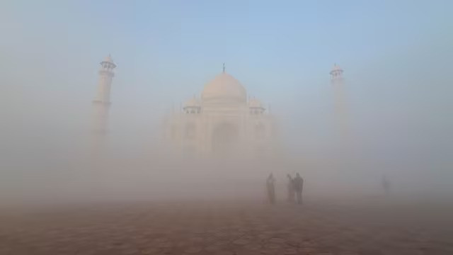 Taj Mahal Disappears Amid Heavy Fog