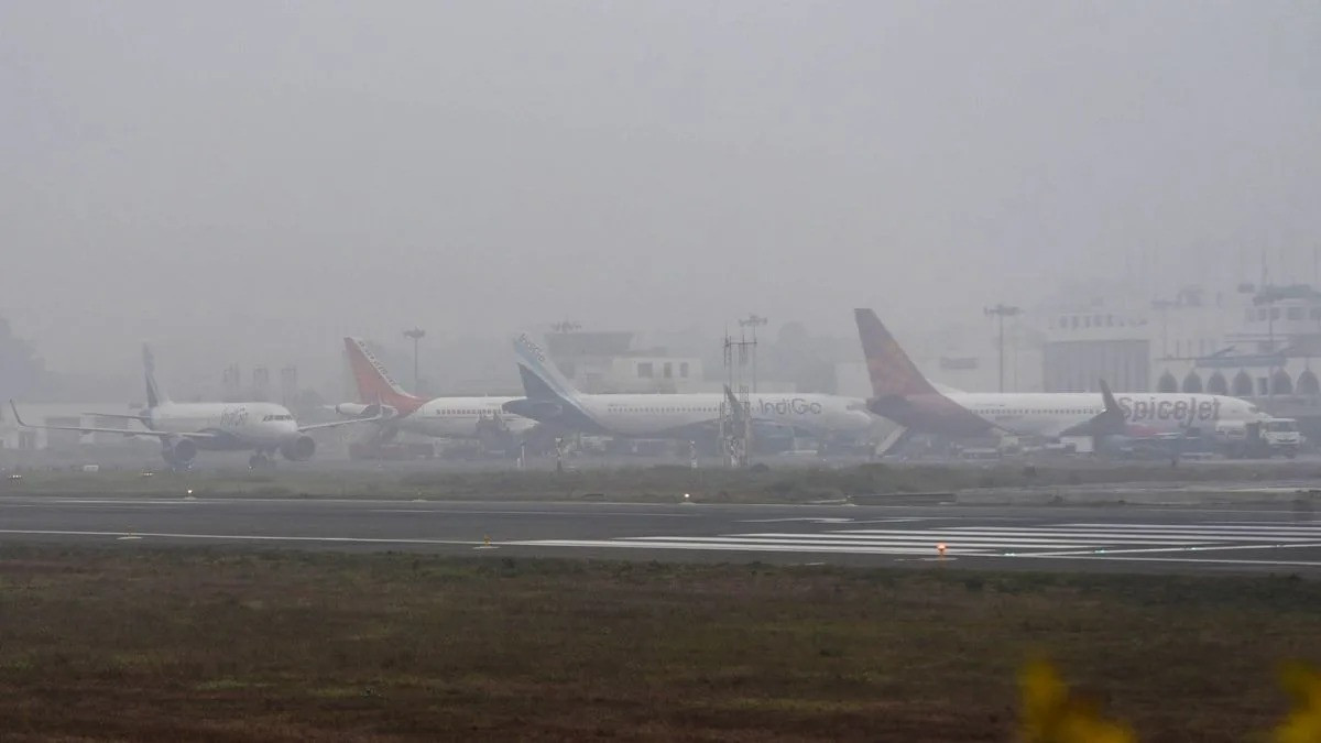 Dense Fog Disrupts Flights at Delhi Airport