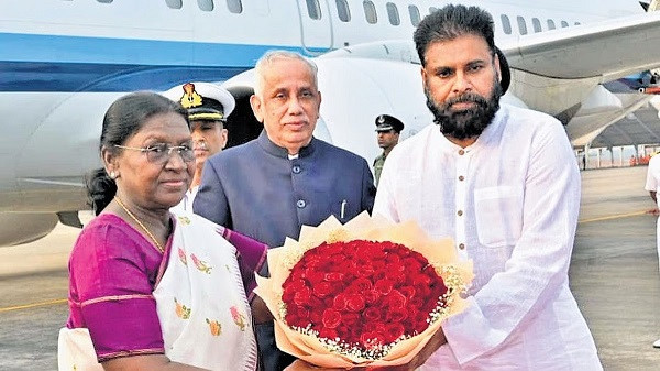 Murmu Accorded Grand Welcome at INS Dega