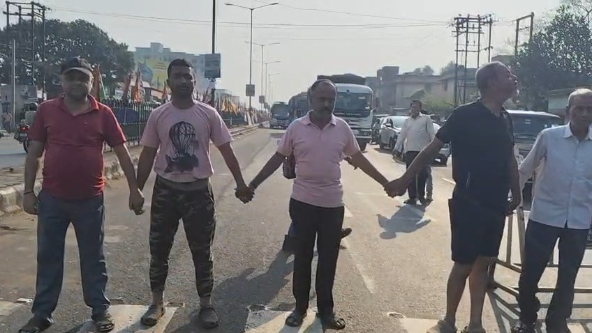 Drinking  Water Crisis, Locals Block Road in Durgapur