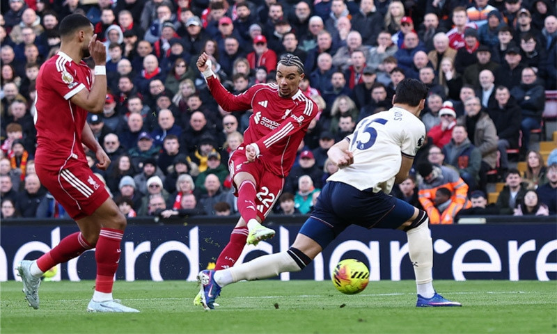 Hugo Ekitike of Liverpool shoots to score against West Ham United during their Premier League