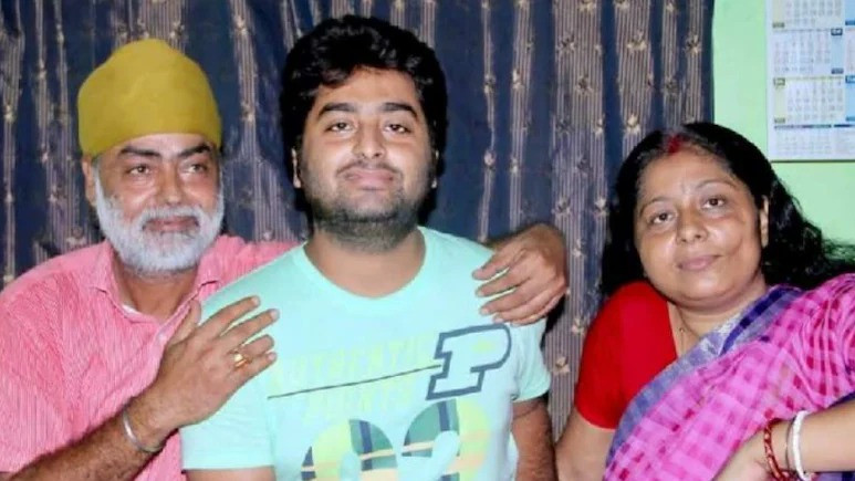 Arijit Singh with his family