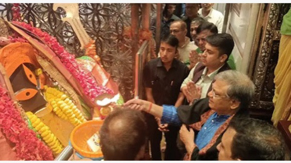 CEC Gyanesh Kumar offers prayers at Kalighat temple