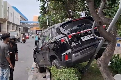 Car accident in Newtown
