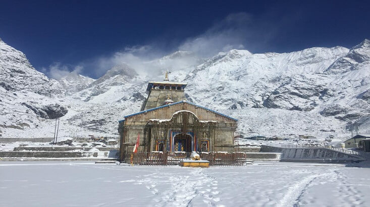 Continuous heavy snowfall in Kedarnath Dham