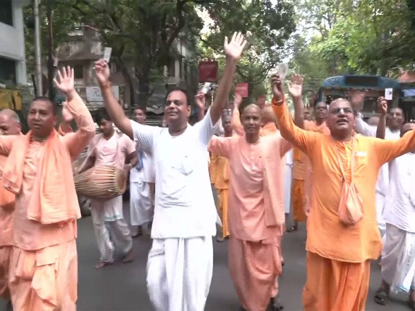 ISKCON monks chant 'bhajans' before casting vote in Kolkata