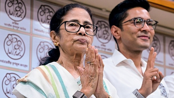 Mamata and Abhishek are keeping a close watch on the voting situation throughout the day.