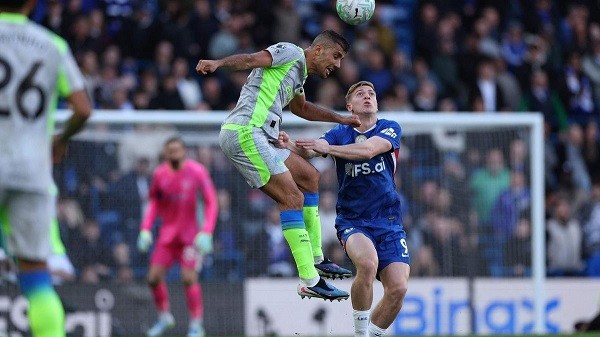 Man City closes in on Arsenal in Premier League