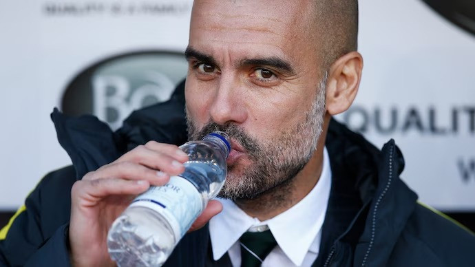 Manchester City go top of the table after win at Burnley