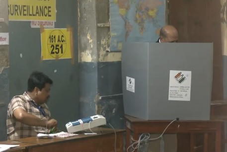 Dinesh Trivedi casts his vote