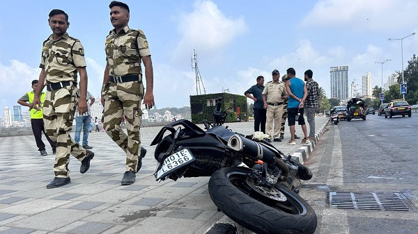 Mumbai Marine Drive crash
