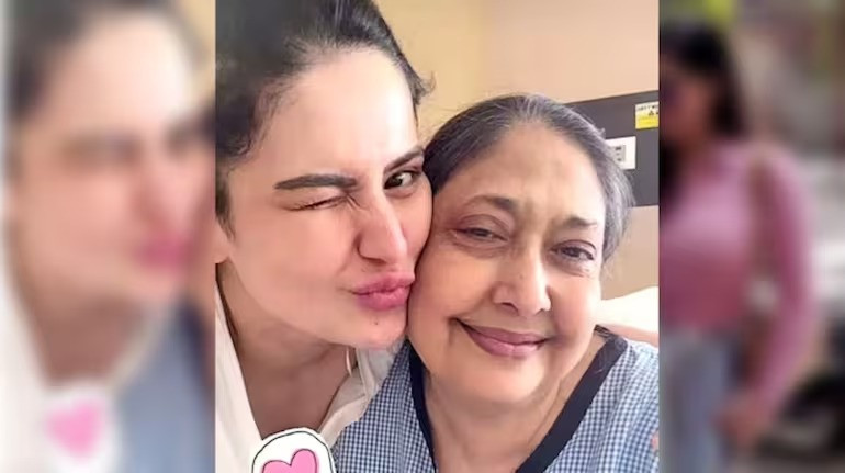 Zareen Khan with her mother