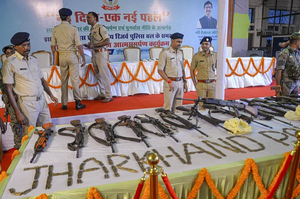 27 Maoists surrender in Jharkhand