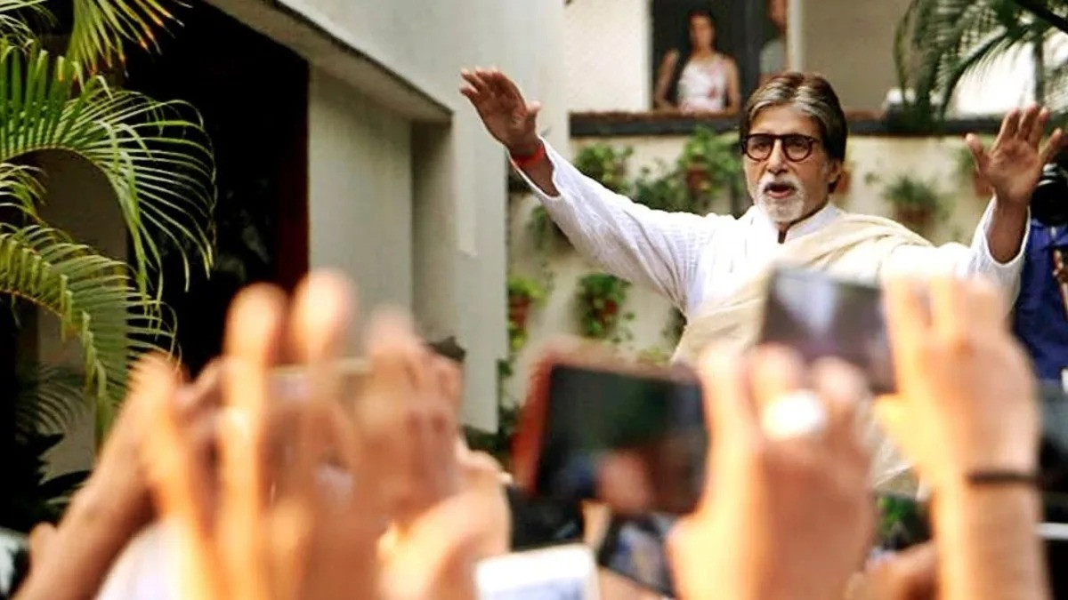 Amitabh Bachchan meets his fans on every Sunday