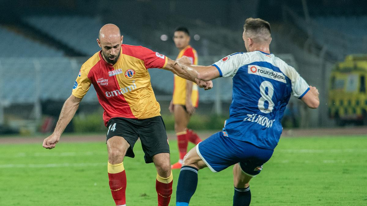 East Bengal leads the ISL 2025-26 standings with 22 points from 11 games