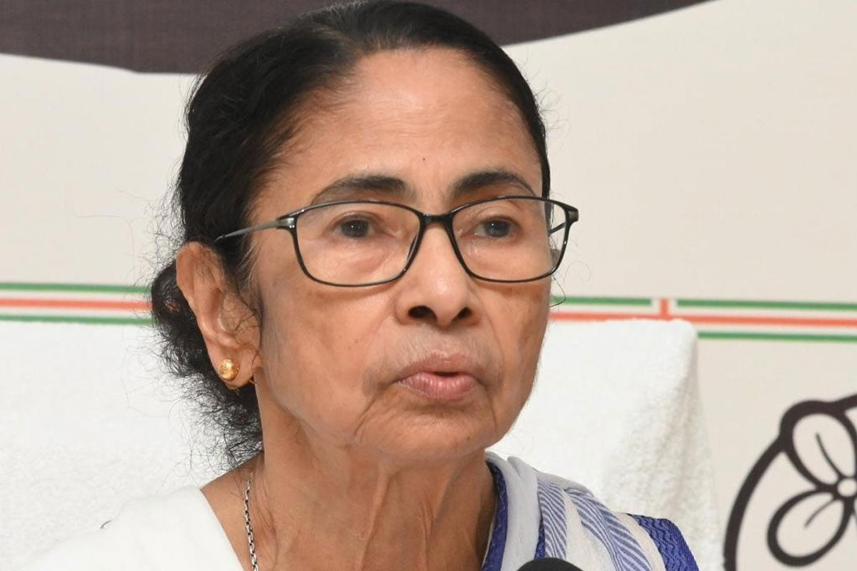 Mamata Banerjee at the meeting in Kalighat.