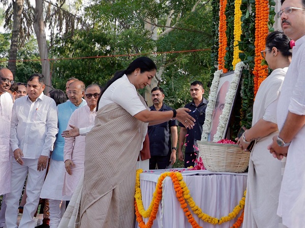 Tribute paid to Syama Prasad in Delhi