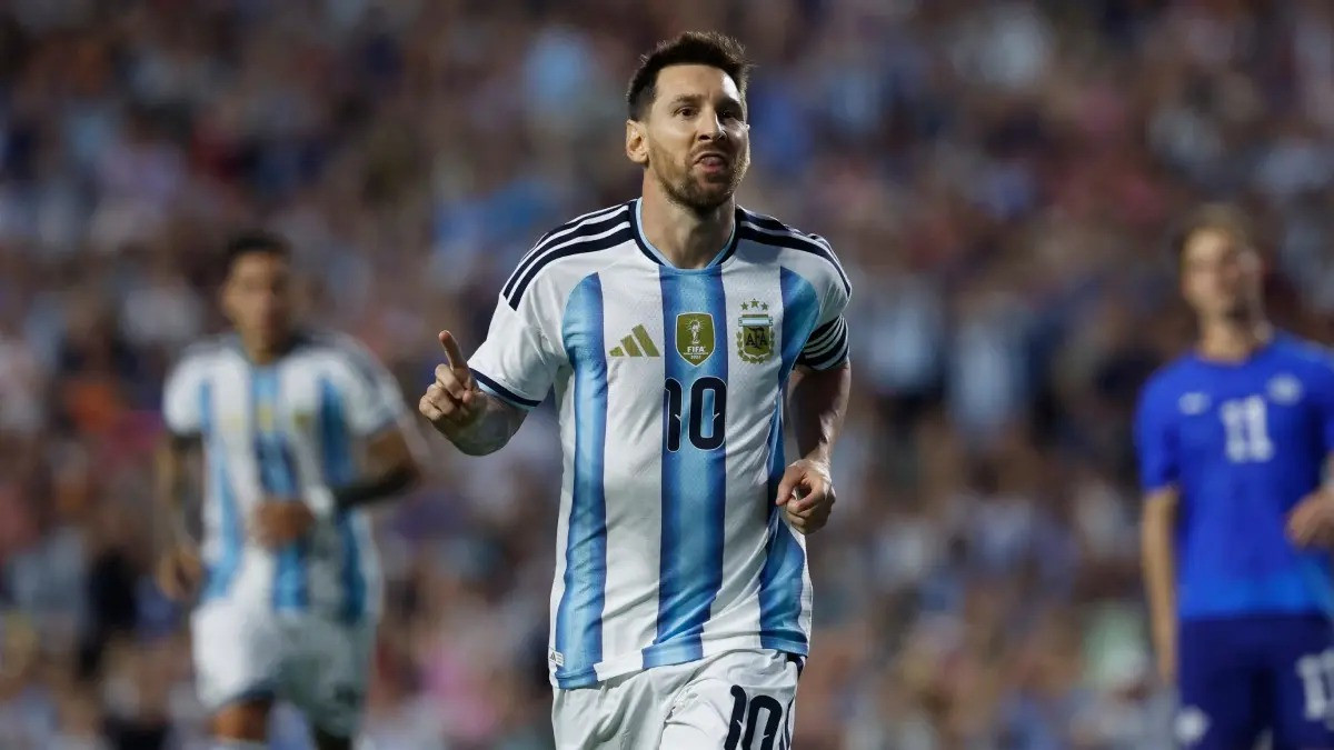 Lionel Messi celebrates his goal