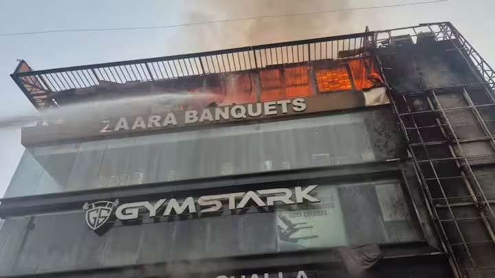 Massive fire breaks out at Kalkaji restaurant