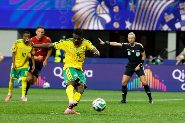 South Africa salvage draw with late penalty after Czechs