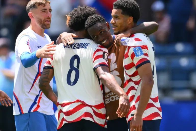 USA beat Australia 2–0