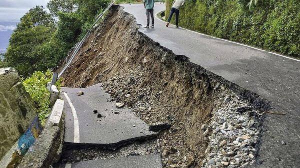 IMD warns of landslides as heavy rain to lash north Bengal