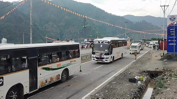 7th batch of over 9,800 pilgrims leaves Jammu for Kashmir