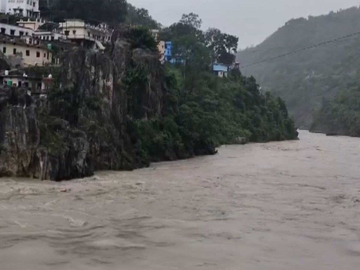 Alaknanda river crosses warning level
