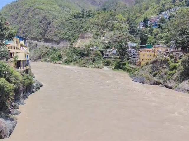 Alaknanda River Swells