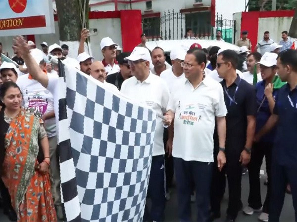 CM Dhami flags off 'Run for Kargil Heroes' marathon in Dehradun