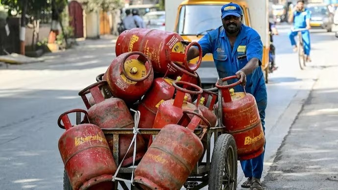 Commercial LPG down Rs 183.50 from July 1