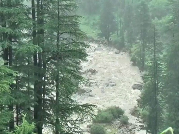 Heavy rain triggers mudslides on NH44