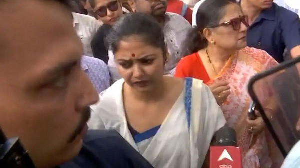 Kakoli and Sayani met the family of the victim
