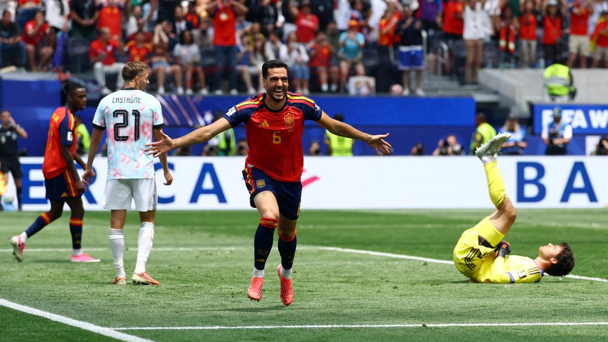 Spain wins 2-1 through Merino's late goal