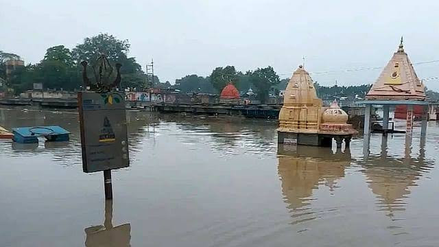 Temples submerged as Shipra River water level rises