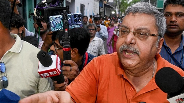 Kalyan Banerjee leaves the stage