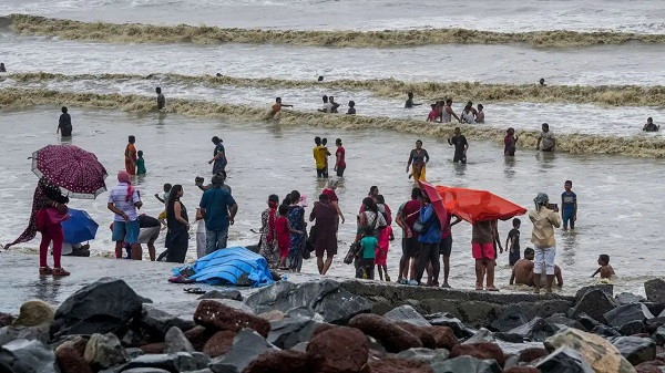 Heavy Rain, High Tide in Digha