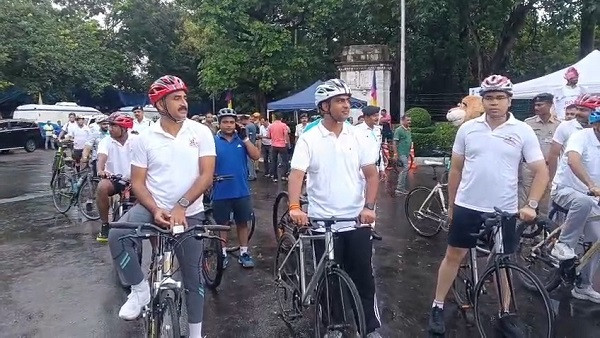 Kolkata Police organizes cycle rally