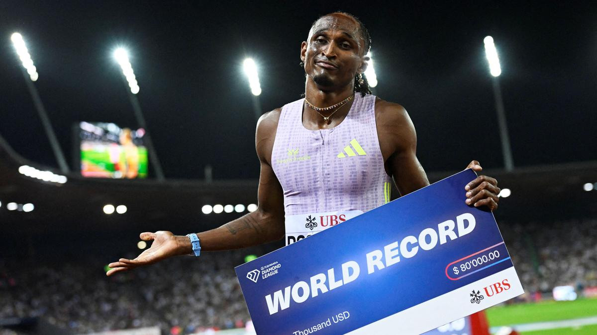 Alison Dos Santos will receive USD 80,000 for breaking the world record