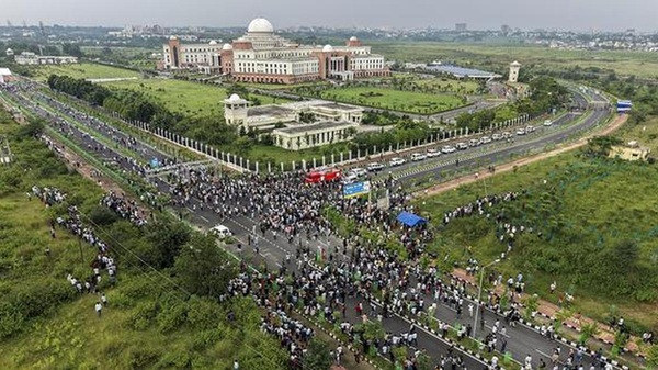 An aerial view of students and job aspirants marching towards the Jharkhand Assembly