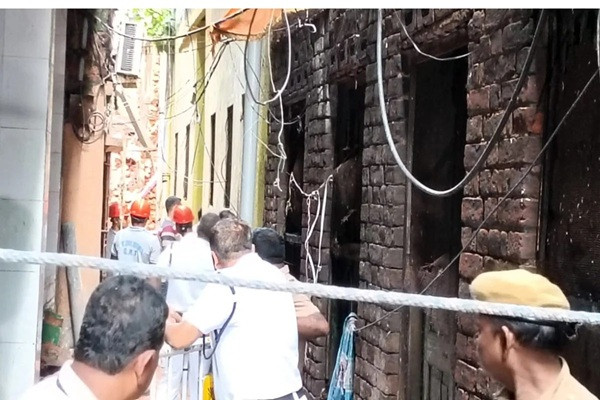 Building collapsed in Jorabagan area of Kolkata