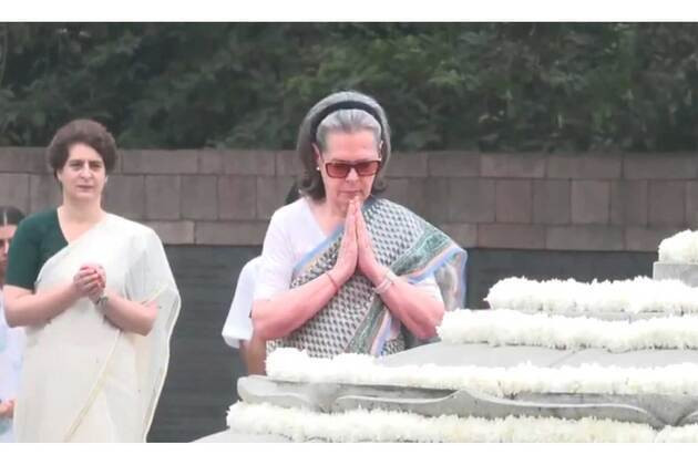 Congress leaders pay tribute to former Indian Prime Minister Rajiv Gandhi
