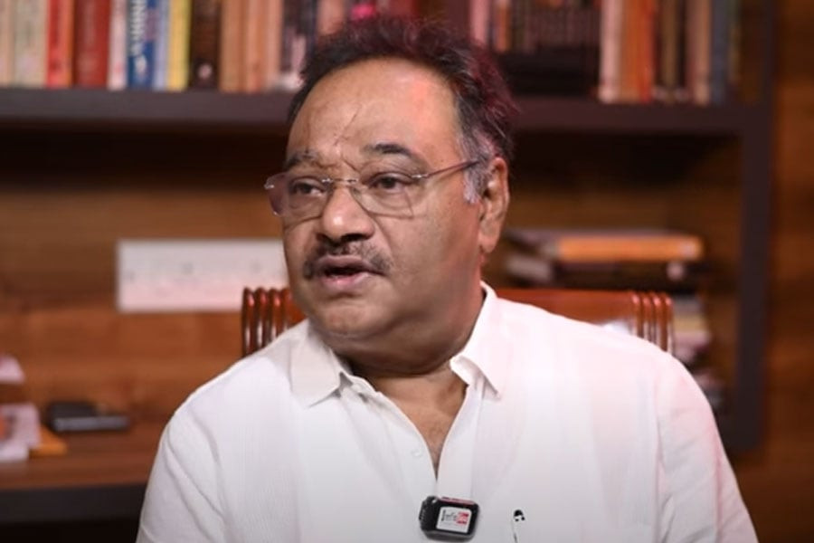 Extortion using Shamik Bhattacharya's name