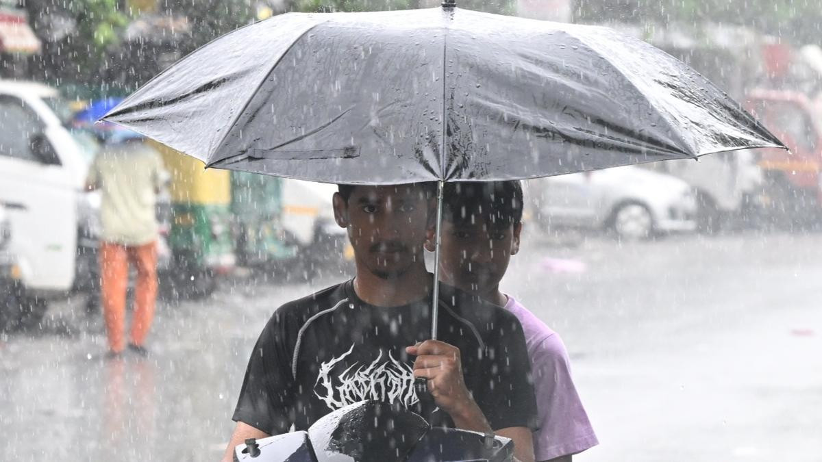 Heavy rain lashes Delhi