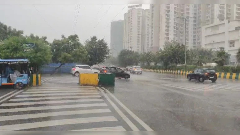 Intense showers were reported from parts of South Delhi