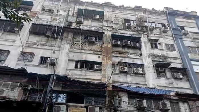 Massive fire at a Kolkata hotel