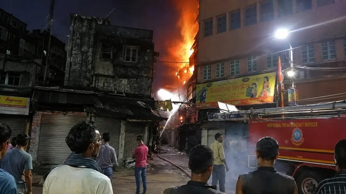 Massive fire breaks out again in Burrabazar