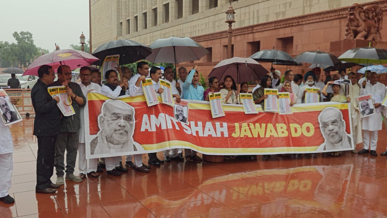 Opposition MPs protest at the Parliament